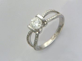 Кольцо с бриллиантом из белого золота 01К674213