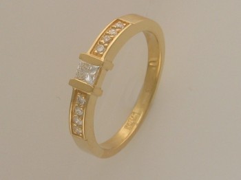 Кольцо с бриллиантом из желтого золота 01К642461