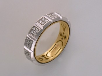 Кольцо с бриллиантом из бело-желтого золота 01К683997