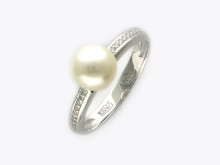 Кольцо с жемчугом из белого золота 585 пробы