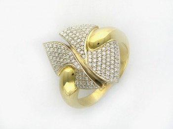 Кольцо с бриллиантом из бело-желтого золота 01К683393