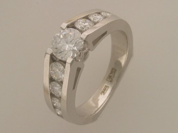 Кольцо с бриллиантом из белого золота 01К673265