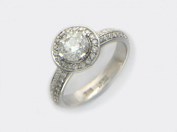 Кольцо с бриллиантом из белого золота 01К674040