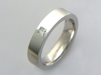 Обручальное кольцо с бриллиантом из белого золота 01О620068