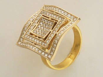 Кольцо с бриллиантом из бело-желтого золота 01К683005