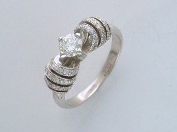Кольцо с бриллиантом из белого золота 01К673483