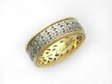 Обручальное кольцо с бриллиантом из бело-желтого золота 750 пробы