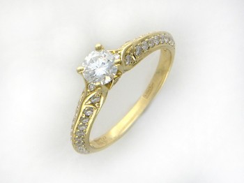 Кольцо с бриллиантом из желтого золота 01К644631