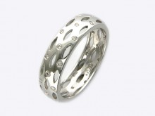 Обручальное кольцо с бриллиантом из белого золота 750 пробы